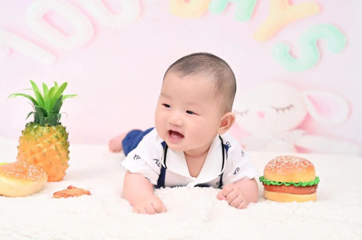 北京代生子机构包男孩宝宝眼角红血丝